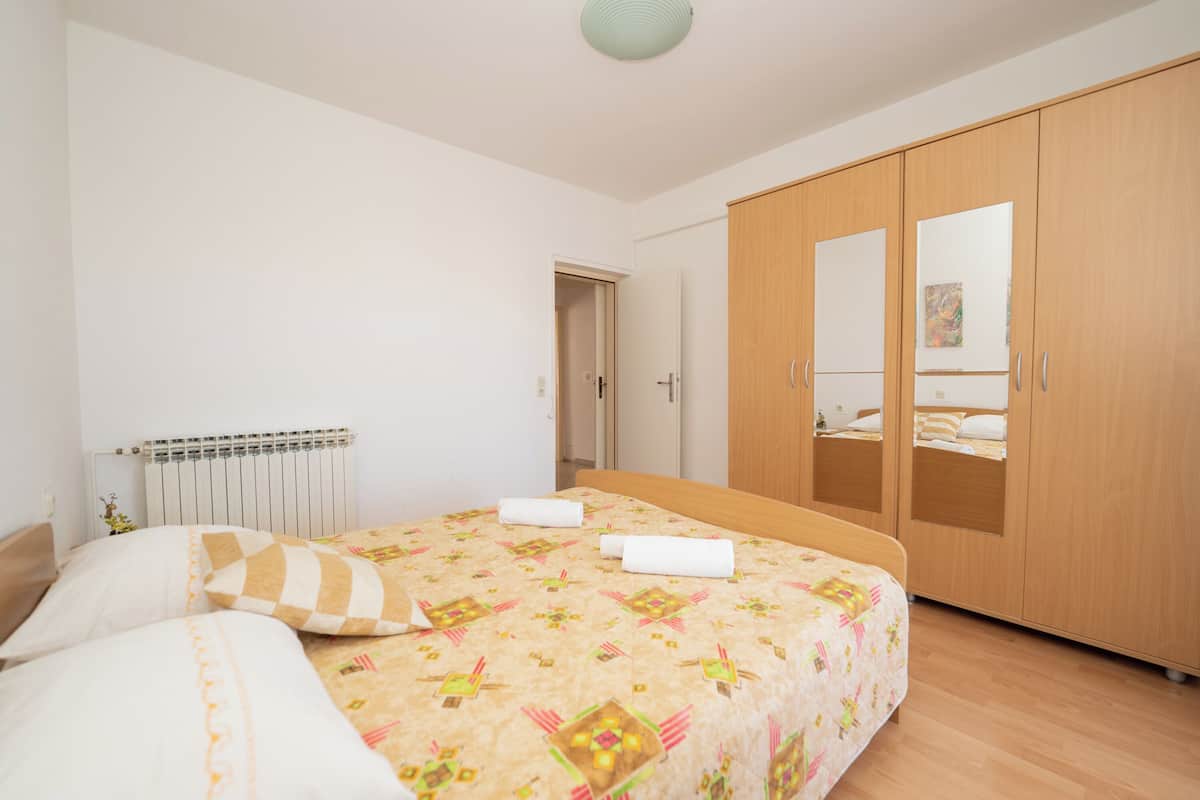 Apartamento de diseño, 1 habitación, terraza, vistas al jardín | Wifi gratis, decoración individual, mobiliario individual y ropa de cama