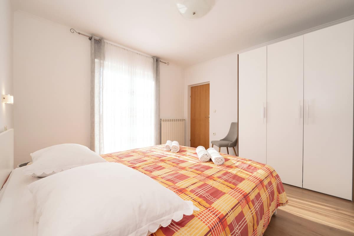 Apartamento Signature, 2 habitaciones, terraza, vistas al mar | Wifi gratis, decoración individual, mobiliario individual y ropa de cama