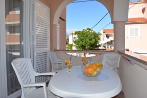 Terrace/patio - Apartments Biserka (Novalja)