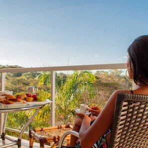 Suíte premium com Varanda | Minibar, tirai kedap cahaya, Wi-Fi gratis, dan seprai linen