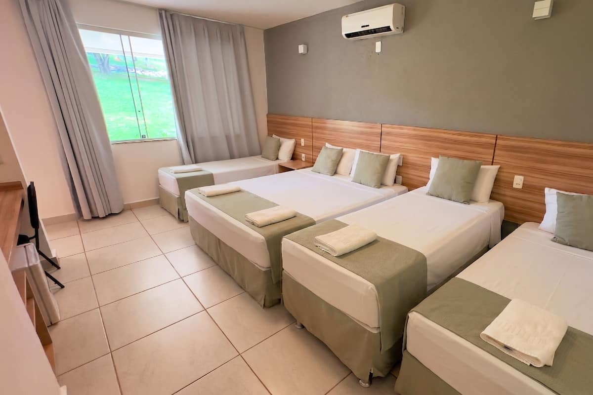 Suite (Master) | Minibar, rideaux dâobscurcissement, accĂšs au Wi-Fi (inclus)