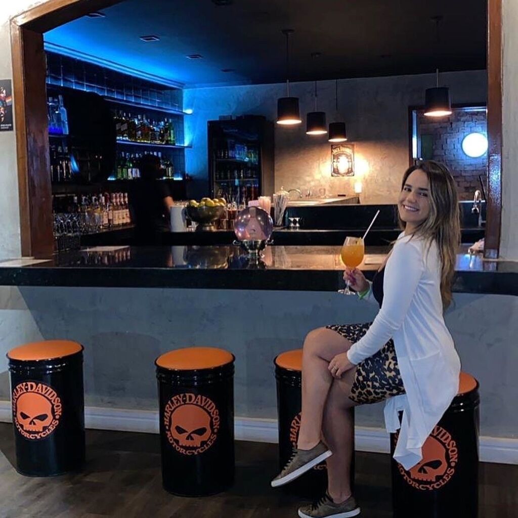 Bar (trong khuôn viên)