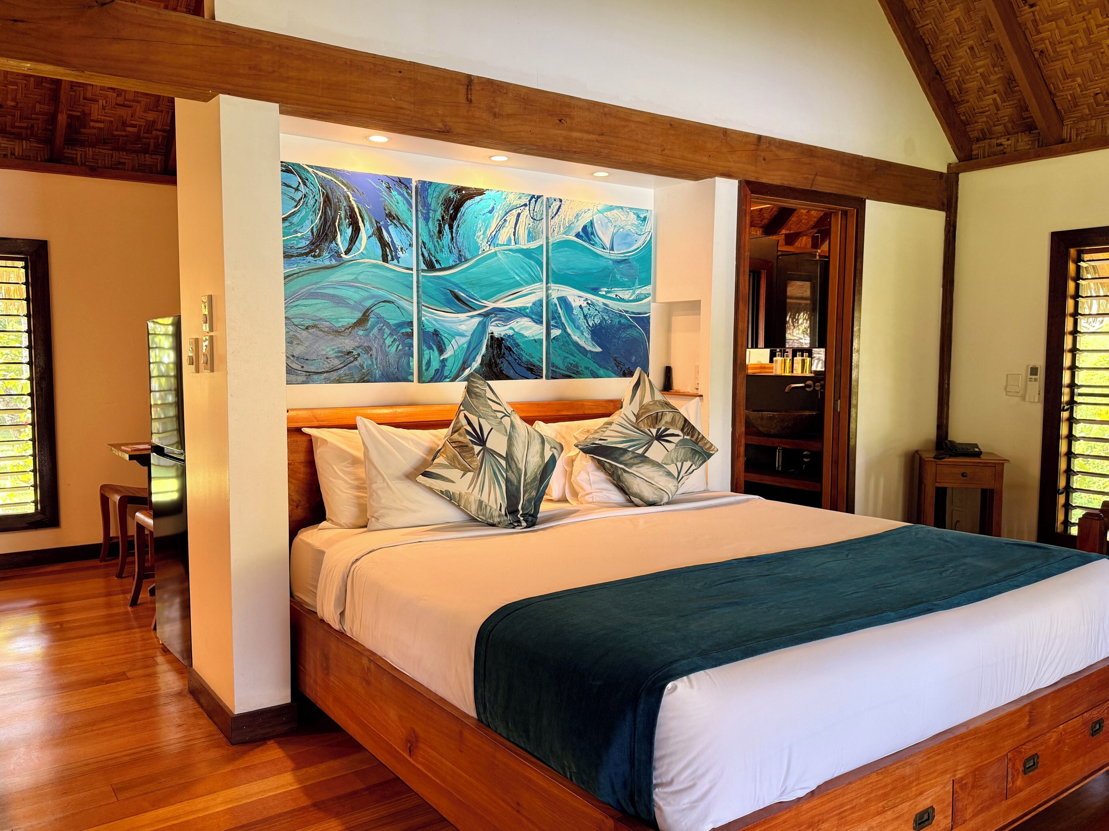 Coffre-fort, bureau, fer et planche à repasser, accès au Wi-Fi (inclus)