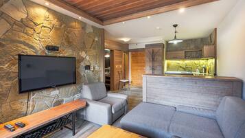 Apartment, 1 Bedroom, Mountain View (in Main Hotel Building) | Living area