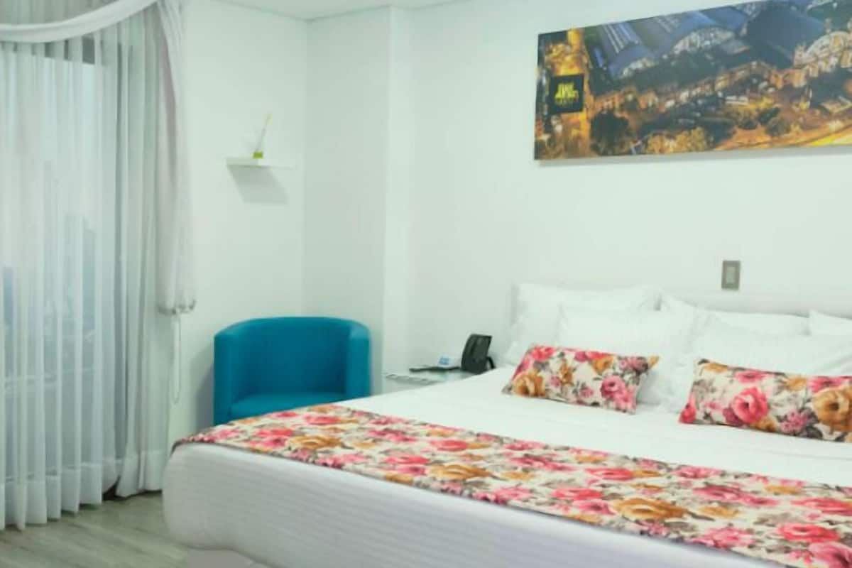 Deluxe Double Room | Peti besi dalam bilik, meja, Wi-fi percuma