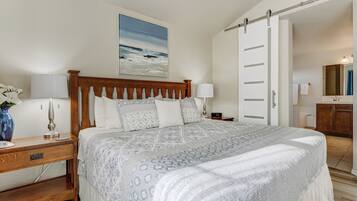 5 bedrooms, desk, iron/ironing board, travel cot