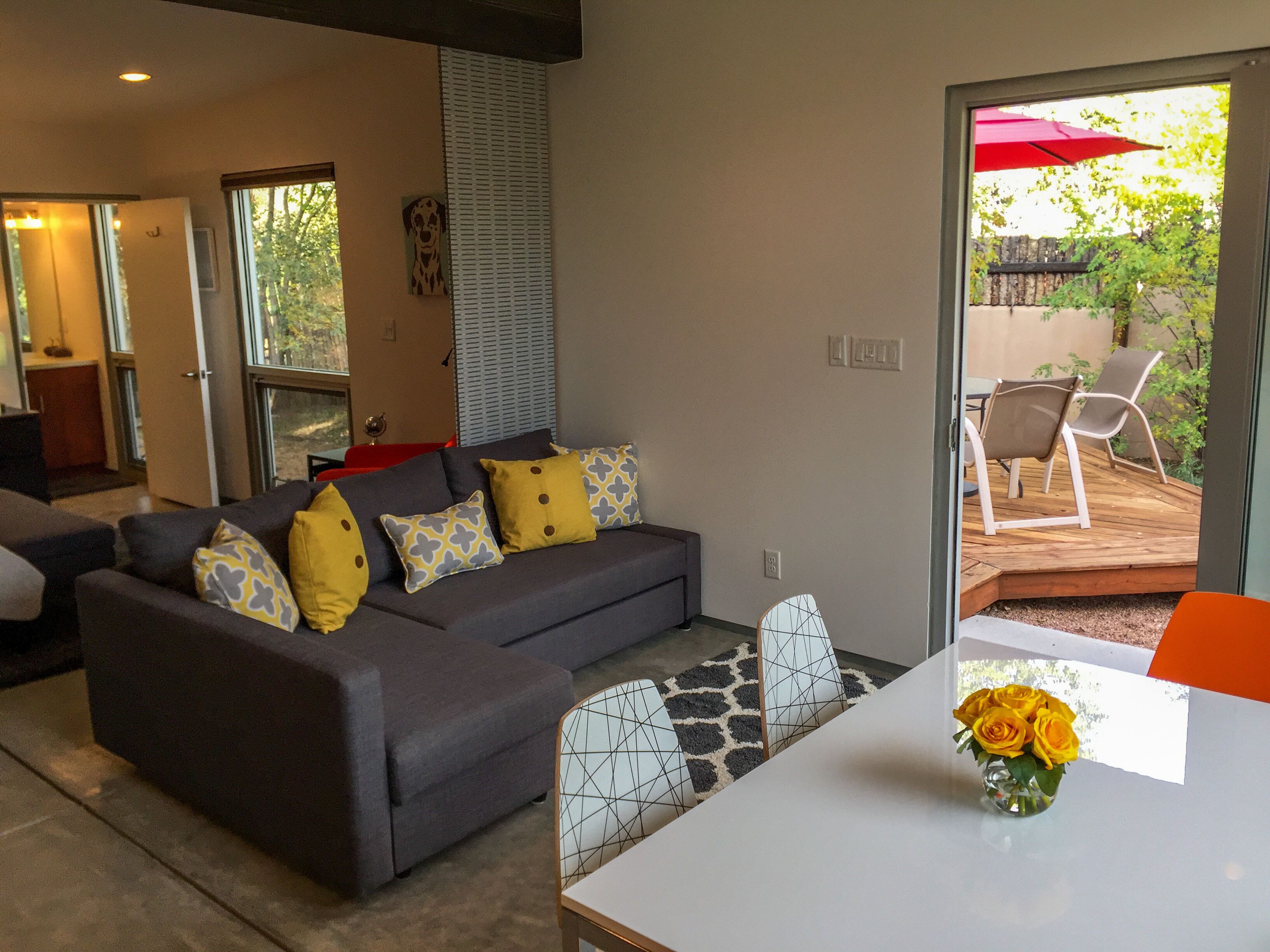 Flat-screen TV, Netflix, streaming services