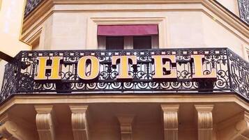 Mặt tiền nơi lưu trú