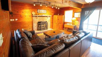 Smart TV, fireplace, DVD player