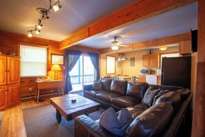 Smart TV, fireplace, DVD player