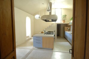 The professional kitchen and its vaulted ceiling