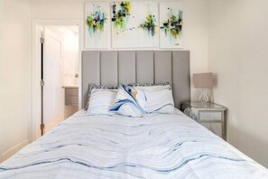 4 chambres, bureau, fer et planche à repasser, accès au Wi-Fi (inclus)