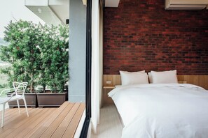 Signature Double Room | Peralatan tempat tidur premium, gebar bulu kapas, bar mini percuma 