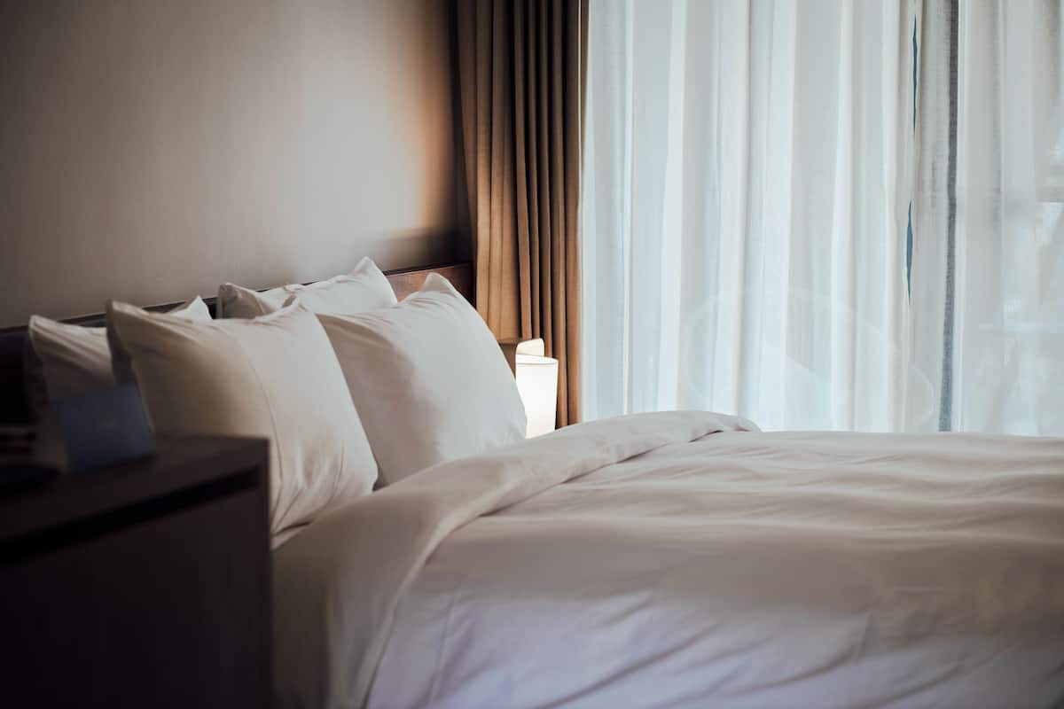 Standaard tweepersoonskamer | Luxe beddengoed, donsdekens, een gratis minibar, individueel gedecoreerd