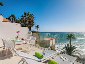 Outdoor dining - Playa del Aguila II by VillaGranCanaria (San Bartolomé de Tirajana)