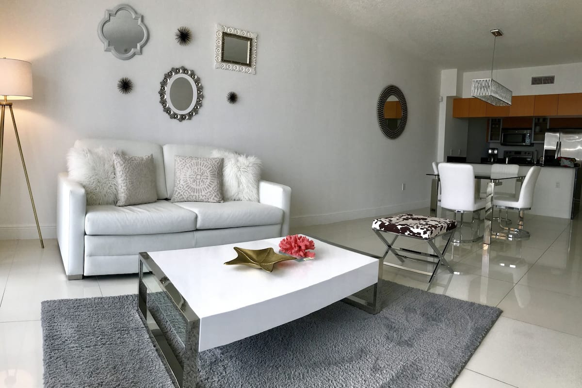 Superior Apartment, 1 Queen Bed with Sofa bed, Balcony, Bay View | Living area | Flat-screen TV