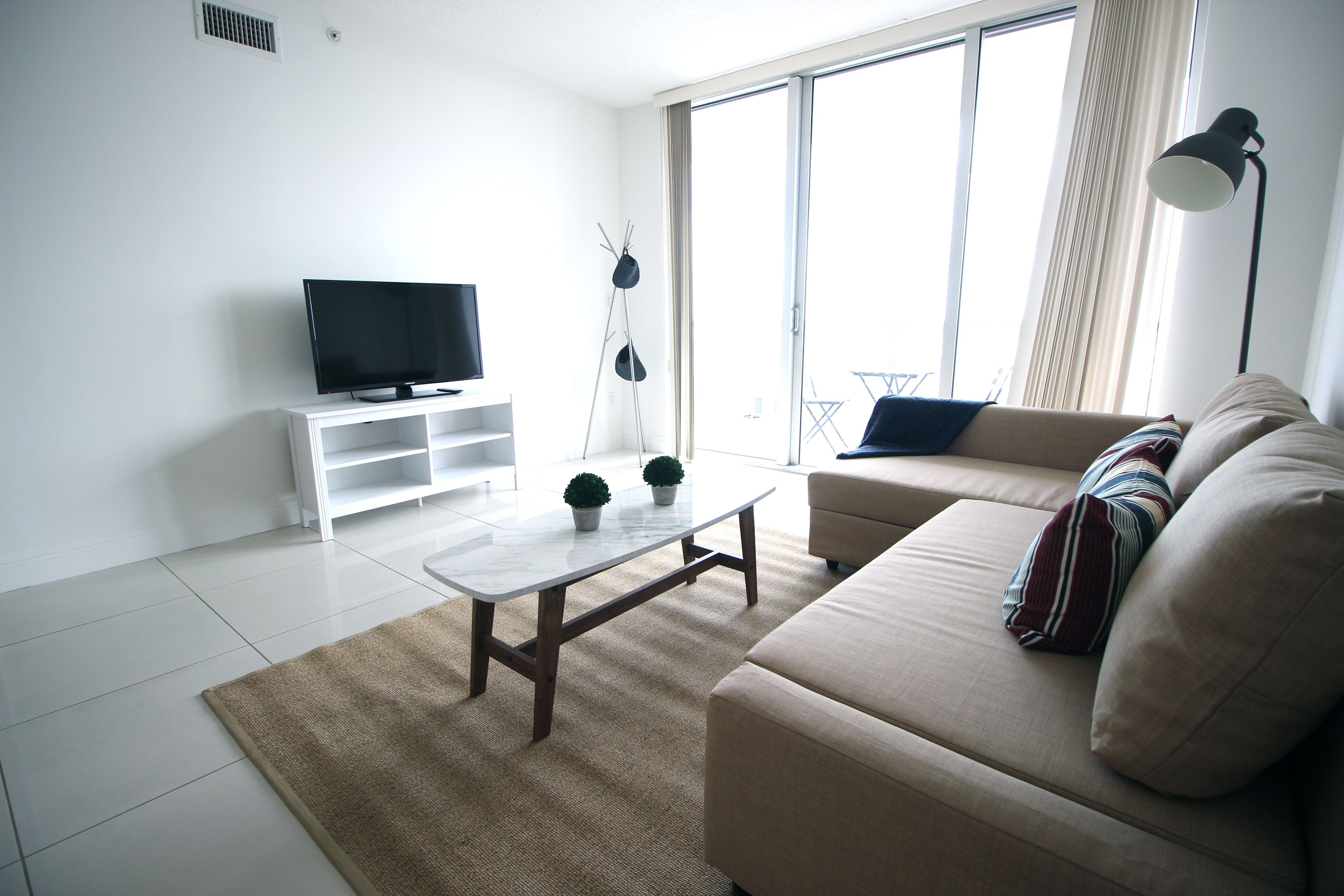 Signature Apartment, 1 Queen Bed with Sofa bed, Balcony, Bay View | Living room