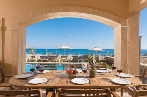 Irida beachfront Villa for 12 next to all amenities