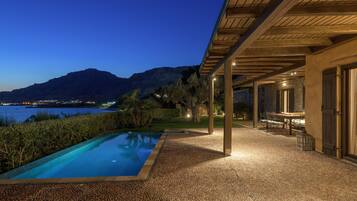 Piscine extérieure, piscine chauffée