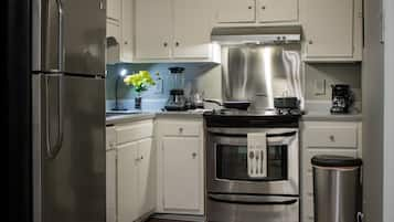 Luxury Condo, 2 Bedrooms | Private kitchen | Full-size fridge, microwave, oven, stovetop