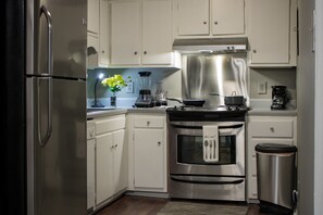 Luxury Condo, 2 Bedrooms | Private kitchen | Full-size fridge, microwave, oven, stovetop - Luxury 2 Bed Condo Near Downtown (Raleigh)