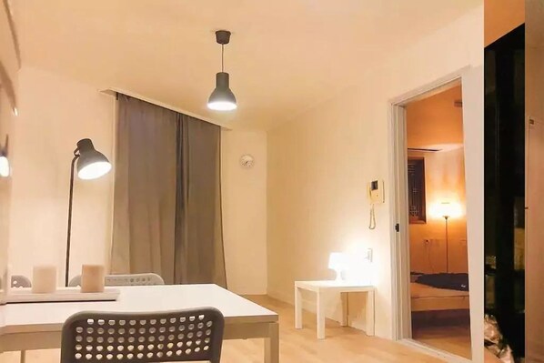 Camera familiare, 1 camera da letto | 1 camera, una scrivania, Wi-Fi gratuito