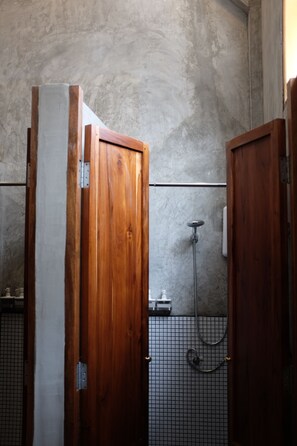 ห้องพักรวม | ห้องน้ำ | ฝักบัว, ของใช้ในห้องน้ำฟรี, ไดร์เป่าผม, รองเท้าสวมภายในห้อง