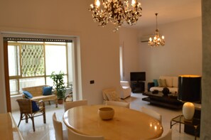  المنشأة من الداخل