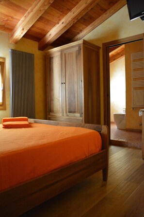 4 chambres, fer et planche à repasser, accès au Wi-Fi (inclus)
