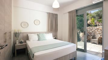 2 bedrooms, in-room safe, iron/ironing board, free WiFi