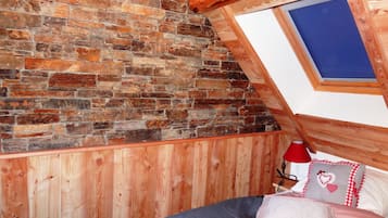 1 slaapkamer, een strijkplank/strijkijzer, reisbedje, gratis wifi