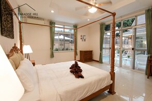 Vila superior, 3 quartos, piscina particular, vista para a piscina | Vista do quarto