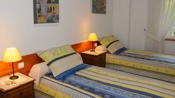 2 chambres, fer et planche Ă repasser, Wi-Fi gratuit, draps fournis