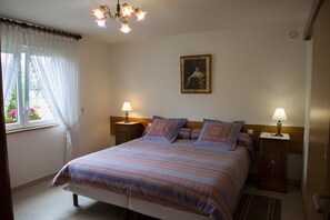 2 bedrooms, iron/ironing board, free WiFi, bed sheets - Cottage ''Les Cerisiers'' in Alsace (Gertwiller)