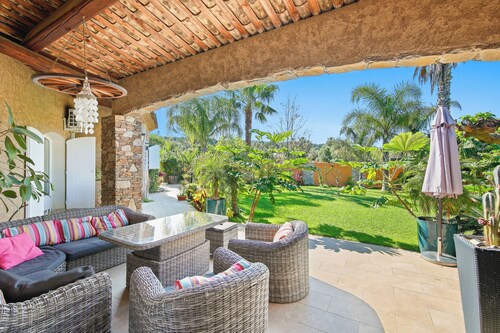 Mas provencal, with swimming pool, pool house, near the sea, trade