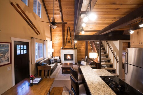 WALK TO BRIGHTON + PRIVATE HOT TUB + MOUNTAIN VIEW