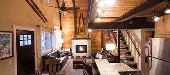 WALK TO BRIGHTON + PRIVATE HOT TUB + MOUNTAIN VIEW