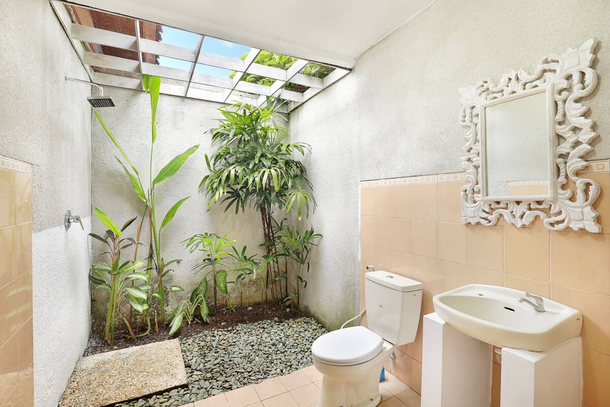 Douche, articles de toilette (gratuits), séchoir à cheveux