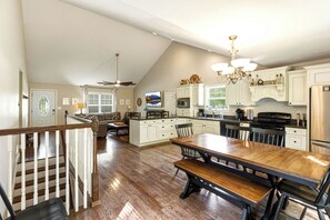 Interior - "On the Rocks"  Bourbon Trail Getaway (Taylorsville)