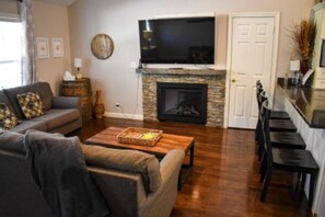 Flat-screen TV, fireplace, video games