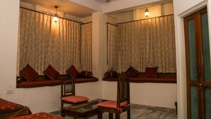 Super Deluxe Room | Living area - V Resorts Adhbbhut Jaipur (Amer)