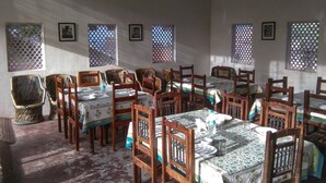Dining - V Resorts Adhbbhut Jaipur (Amer)