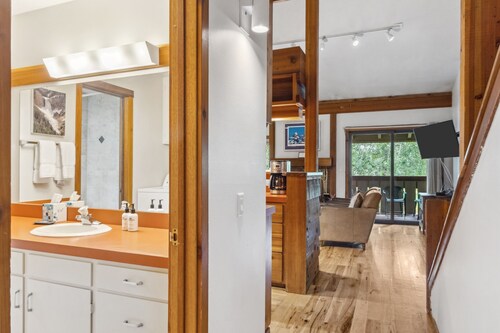 Outpost: Hollyhock 2024