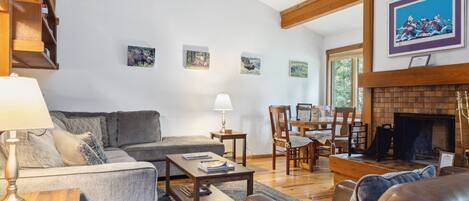 Televisión, chimenea