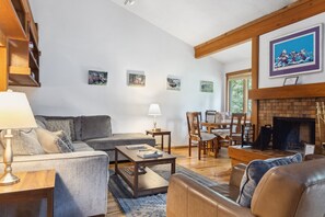 Fernseher, Kamin