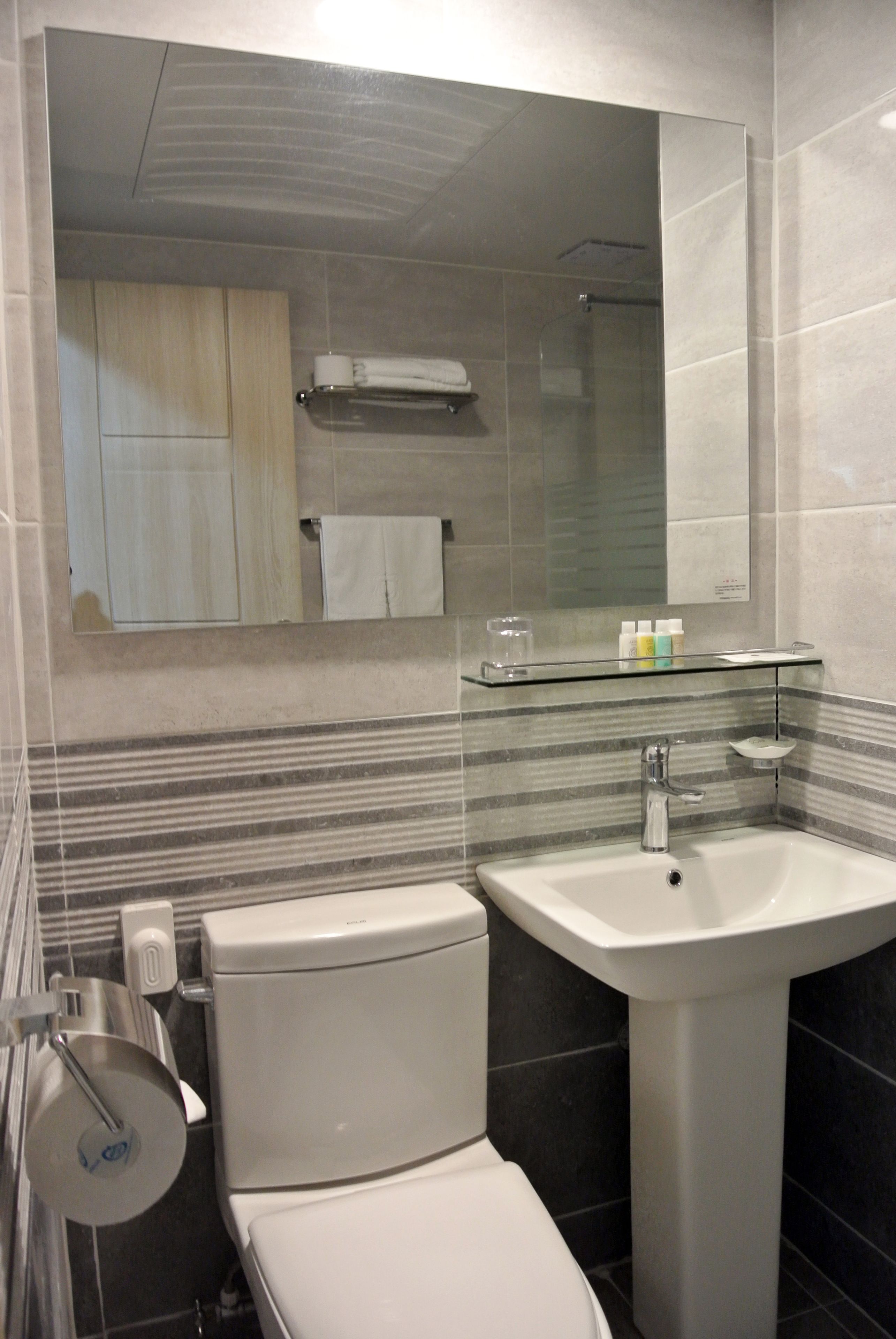 shower, free toiletries, hair dryer, slippers