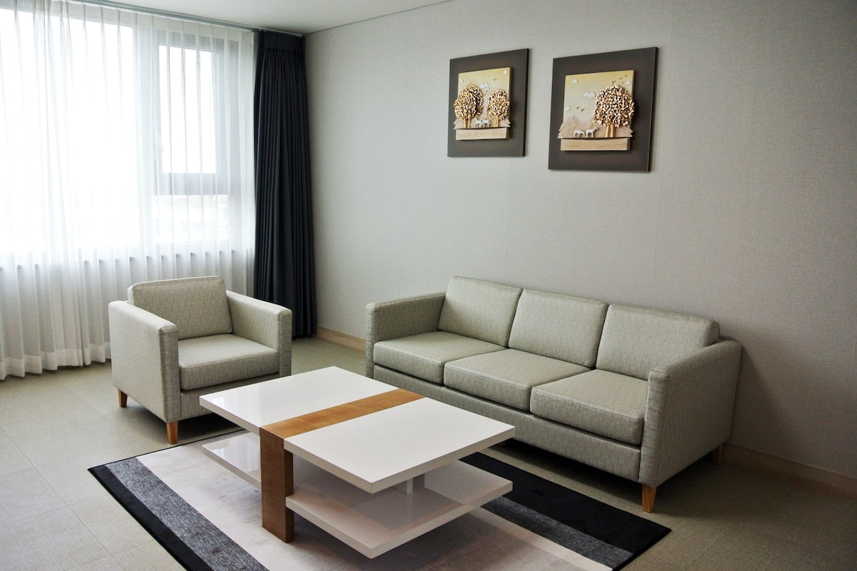 suite, 1 bedroom (bedroom & living room) | 1 bedroom, in-room safe, desk, blackout curtains