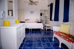 1 quarto, cofres nos quartos, ferros/tábuas de passar roupa