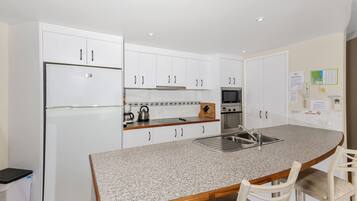 Apartment, 2 Bedrooms, Ocean View | Private kitchen | Full-size fridge, microwave, oven, stovetop
