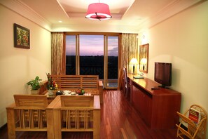 Suite (VIP ) | Wohnzimmer | Flachbildfernseher